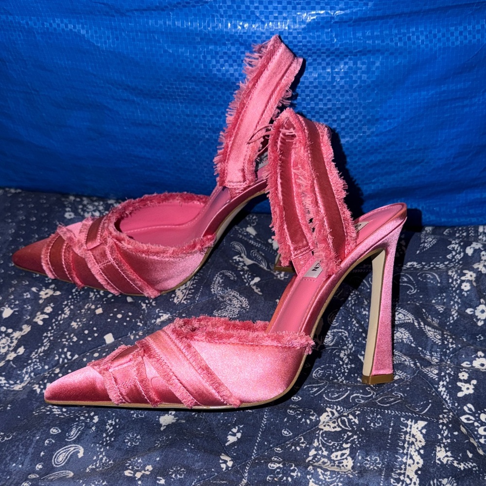 Steve Madden Women's Larysa Satin Frayed Slingback Pumps - Picture 4 of 7